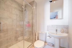 Ensuite shower room- click for photo gallery